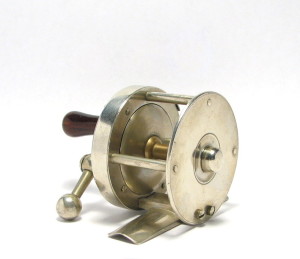 …It Has An Unusually Narrow Spool At Just 1″ Wide. Some Fishing Photographs From The Late 1800s Show Tiny Ball Handle Reels Such As This One Mounted On Fly Rods. The Maker Of This Reel Is Unknown.